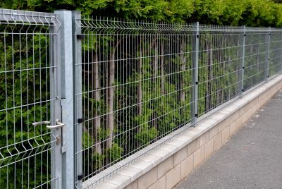 Steel Fence Installation in Des Moines, IA